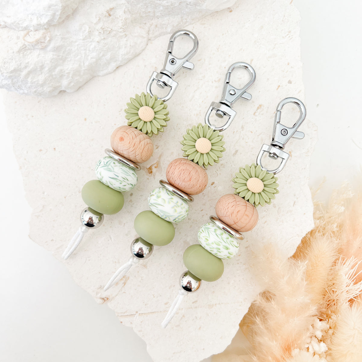 Botanical Sage Daisy Keychain