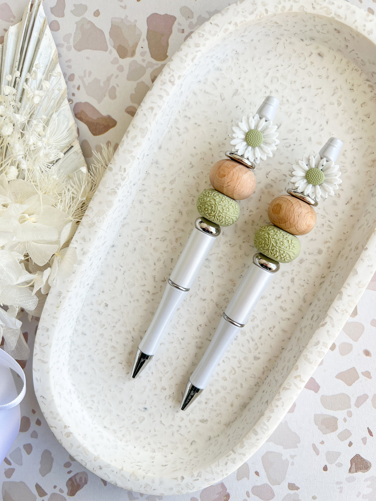 Speckled Sage Daisy Beaded Pen